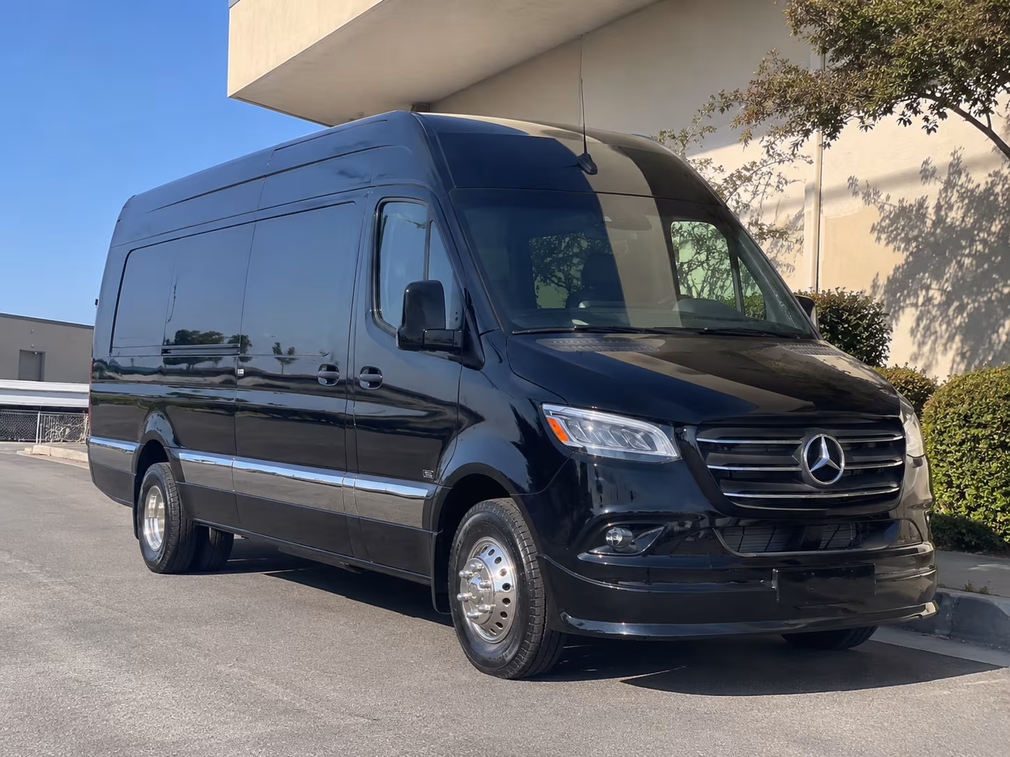 find the perfect transportation for your next airport transfer 4